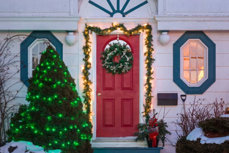 minimalist christmas decoration installation garland wreath