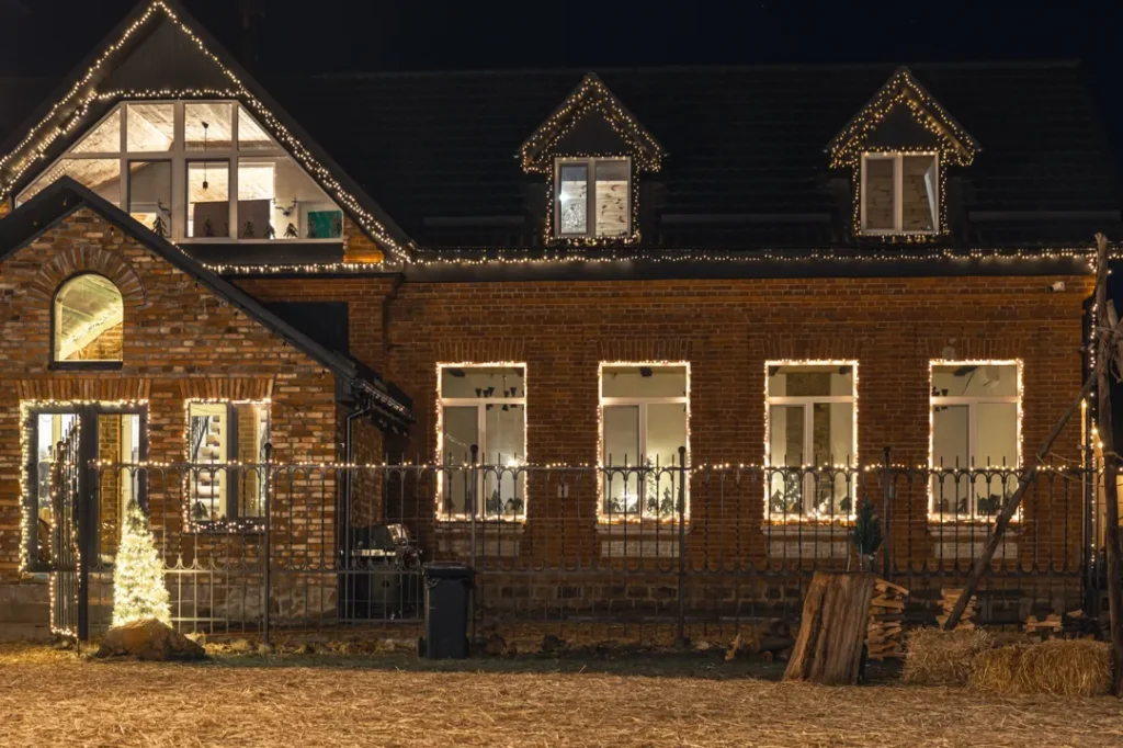 suburban house christmas lights decorations